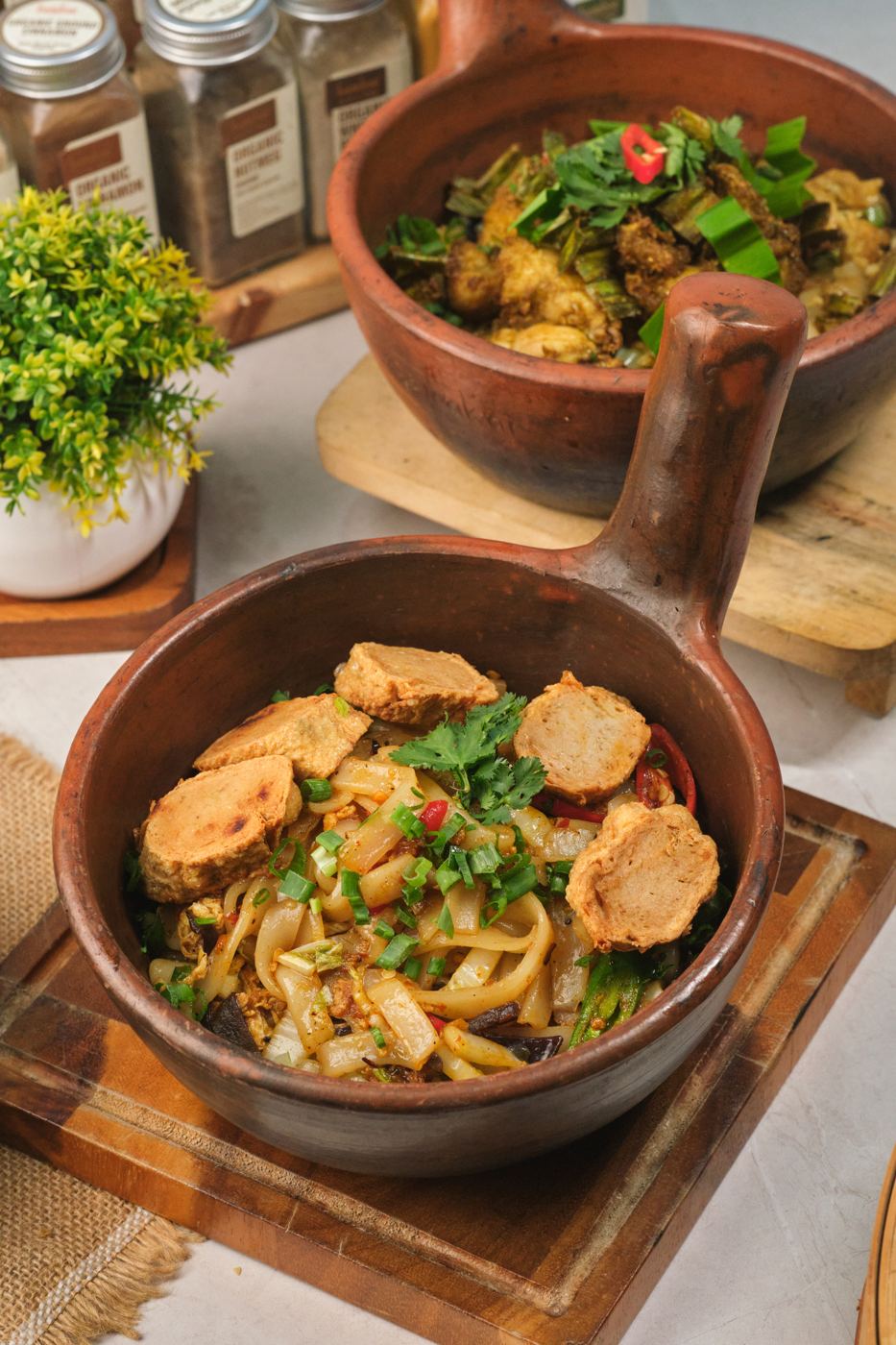 Kwetiau claypot dengan tahu